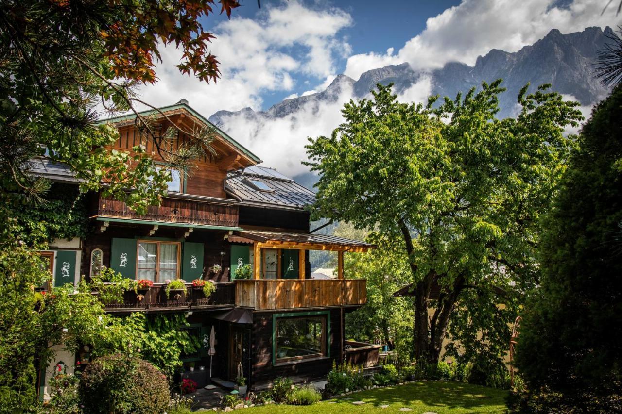 Haus Weidmannsheil - Wohnen Im Romantischen Forsthaus Werfen Exterior foto