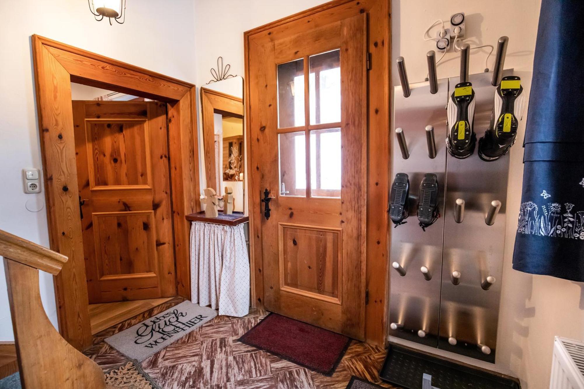 Haus Weidmannsheil - Wohnen Im Romantischen Forsthaus Werfen Exterior foto